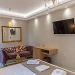 Agora Luxury Boutique 3* 路特奇