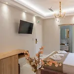 Agora Luxury Boutique 3* לוטראקי