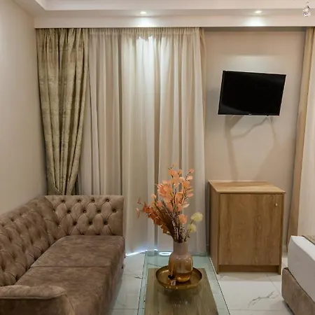 Agora Luxury Boutique לוטראקי