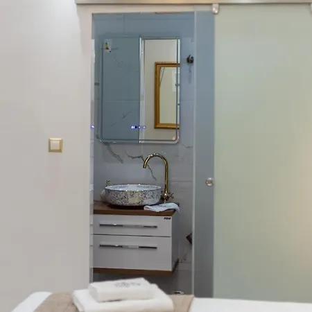 Agora Luxury Boutique 3*