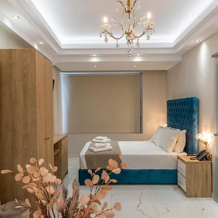 Agora Luxury Boutique לוטראקי