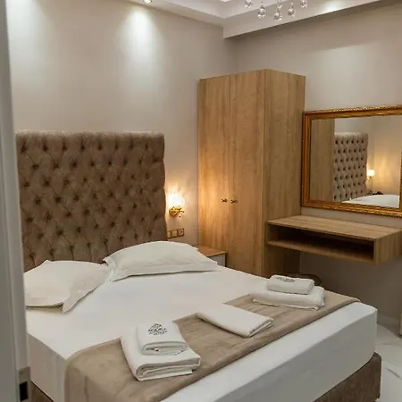 Agora Luxury Boutique 3* לוטראקי