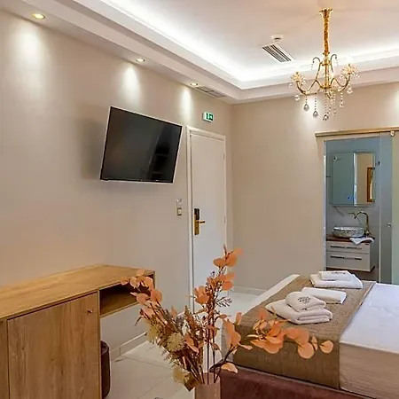 Agora Luxury Boutique לוטראקי