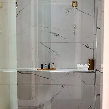 מלון Agora Luxury Boutique 3*