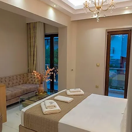 Agora Luxury Boutique 3* לוטראקי