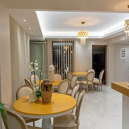 Agora Luxury Boutique מלון 3*