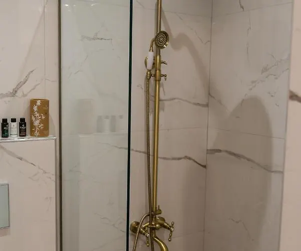 Agora Luxury Boutique Λουτράκι