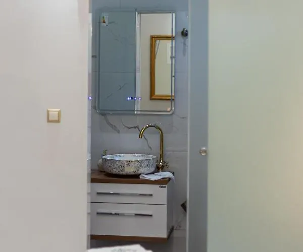 Agora Luxury Boutique 3*